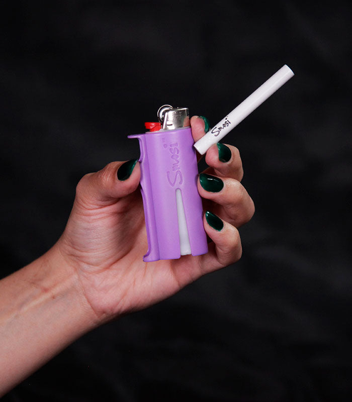 hand holding a Smosi PaL. lighter holder with a one-hitter pipe